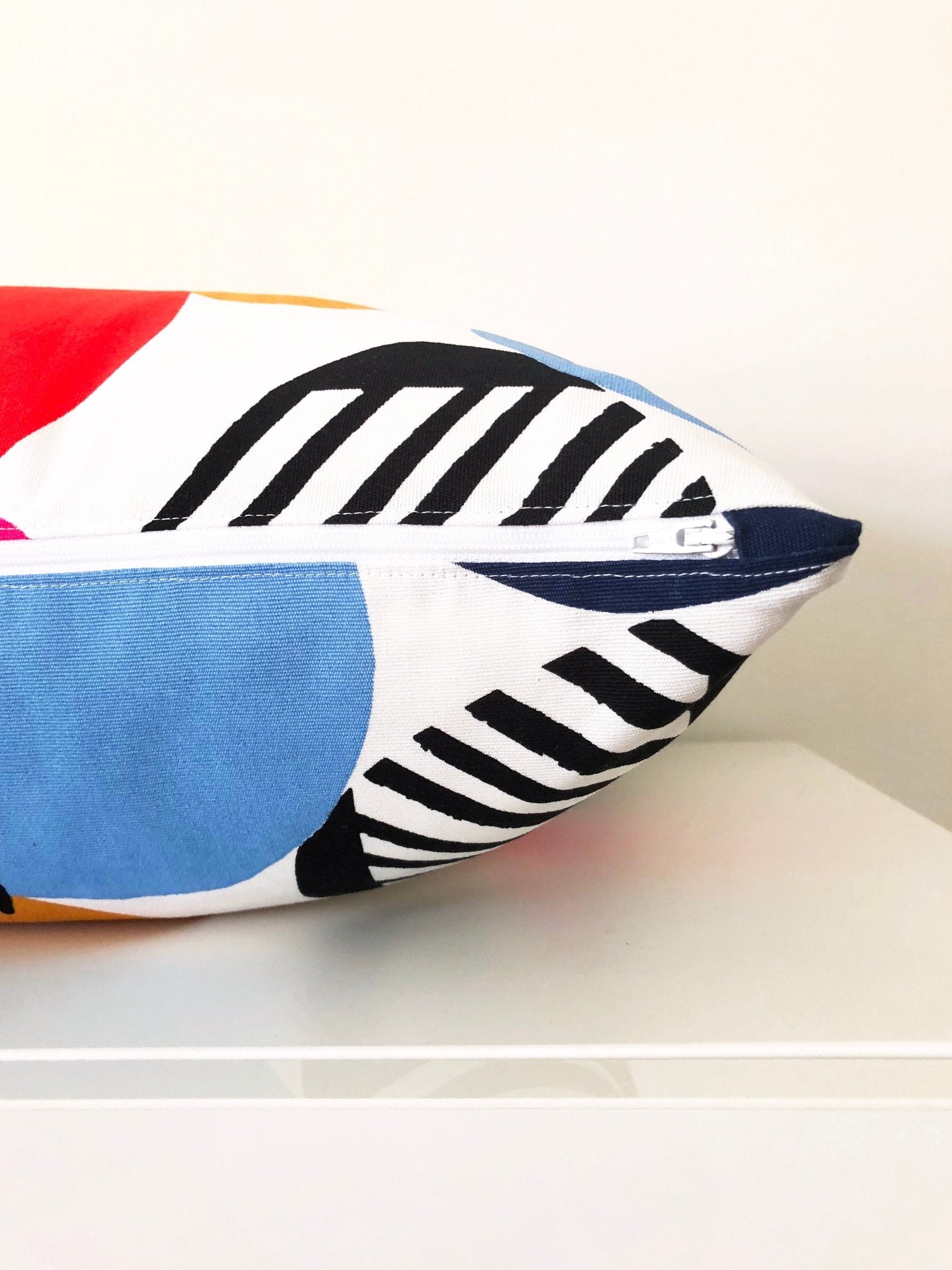 Add a Zipper to a Pillow / Tutorial modernhandcraft